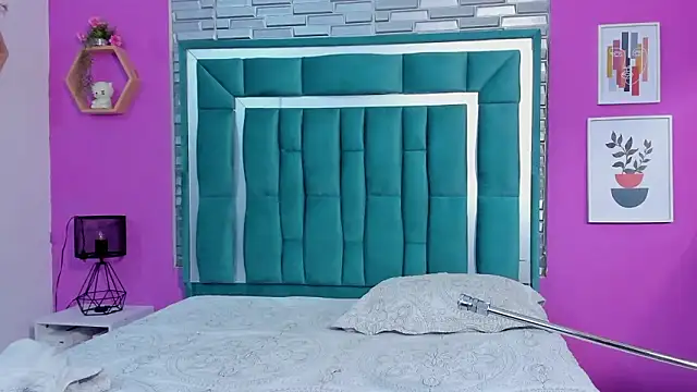 Snapshot of LORENSCOLLINS chatting on 02/28/26, 12:38 LORENSCOLLINS online show from 02/28/26, 12:38