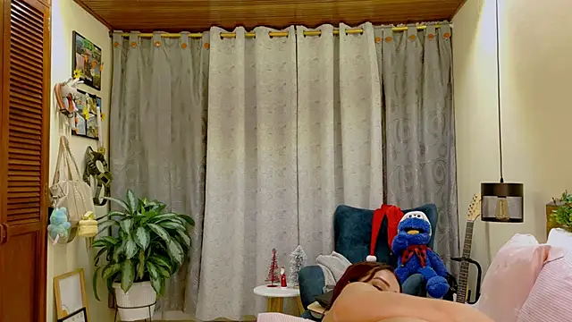 Snapshot of Abrilqueen chatting on 12/23/25, 04:01 Abrilqueen online show from 12/23/25, 04:01