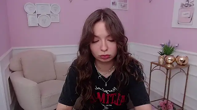 LucySkilar online show from 10/06/25, 04:35