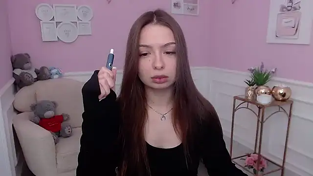 LucySkilar online show from 11/13/25, 10:30