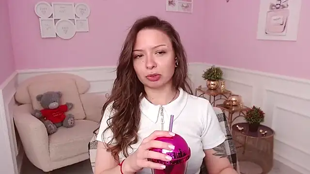 Snapshot of LucySkilar chatting on 04/09/26, 04:03 LucySkilar online show from 04/09/26, 04:03