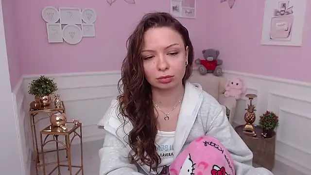 Snapshot of LucySkilar chatting on 02/06/26, 05:47 LucySkilar online show from 02/06/26, 05:47