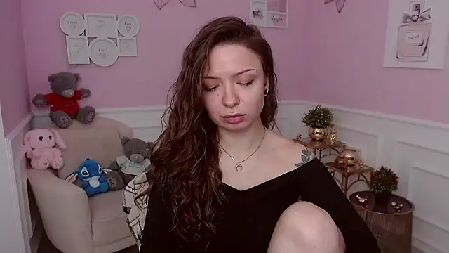 Snapshot of LucySkilar chatting on 03/22/26, 05:10 LucySkilar online show from 03/22/26, 05:10