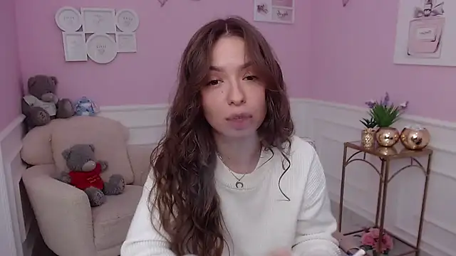 LucySkilar online show from 10/12/25, 04:36