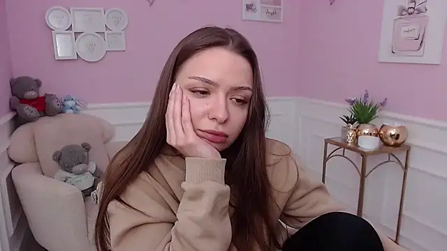 LucySkilar online show from 12/14/25, 12:44