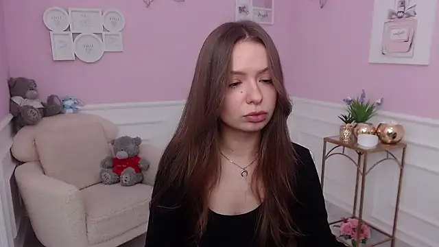 LucySkilar online show from 11/23/25, 05:39