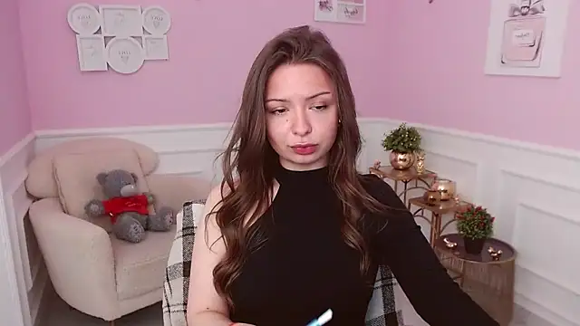 LucySkilar online show from 05/07/26, 04:17
