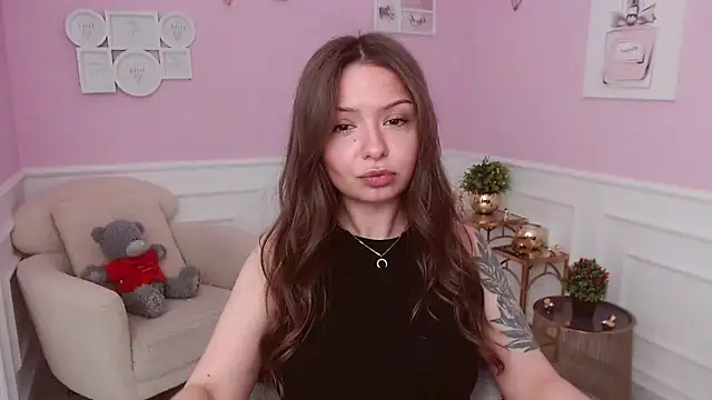 LucySkilar online show from 05/29/26, 04:07