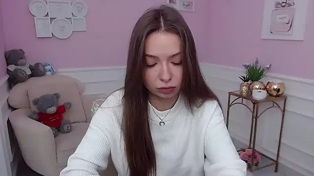 LucySkilar online show from 10/31/25, 05:26