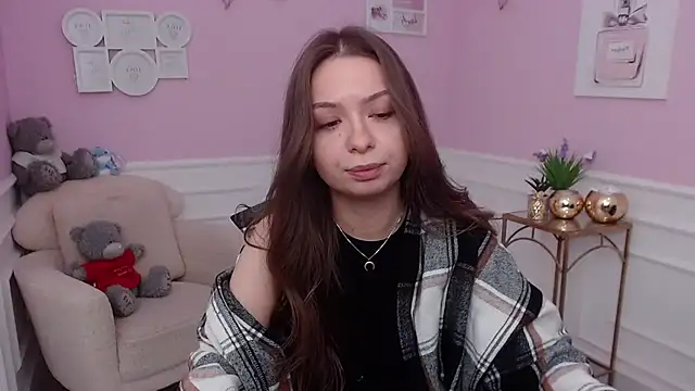 LucySkilar online show from 10/28/25, 05:18