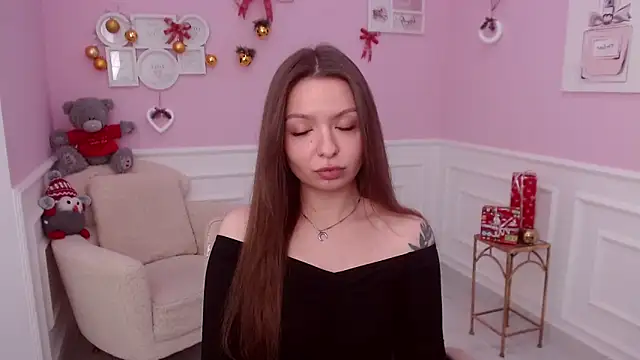 LucySkilar online show from 12/24/24, 08:00