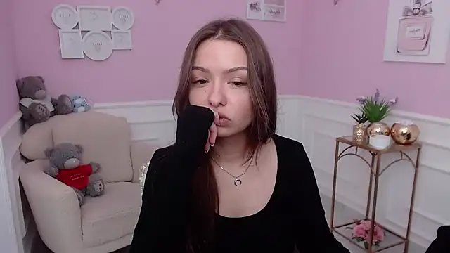 LucySkilar online show from 11/11/25, 09:48