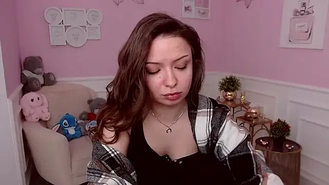 Snapshot of LucySkilar chatting on 03/15/26, 05:36 LucySkilar online show from 03/15/26, 05:36