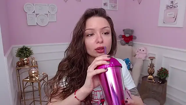 Snapshot of LucySkilar chatting on 02/05/26, 05:47 LucySkilar online show from 02/05/26, 05:47