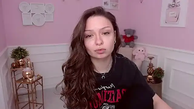 Snapshot of LucySkilar chatting on 03/05/26, 05:37 LucySkilar online show from 03/05/26, 05:37