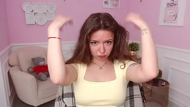LucySkilar online show from 05/11/26, 04:14