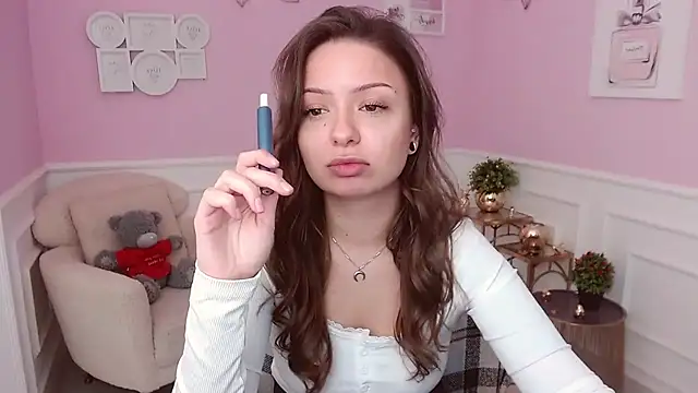 Snapshot of LucySkilar chatting on 07/10/26, 04:12 LucySkilar online show from 07/10/26, 04:12
