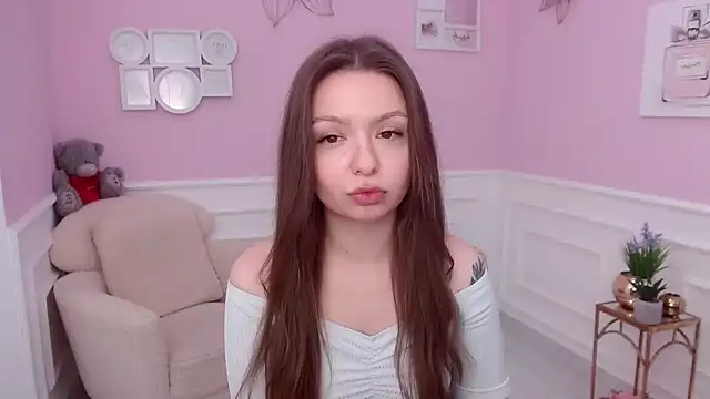 LucySkilar online show from 12/22/24, 06:06