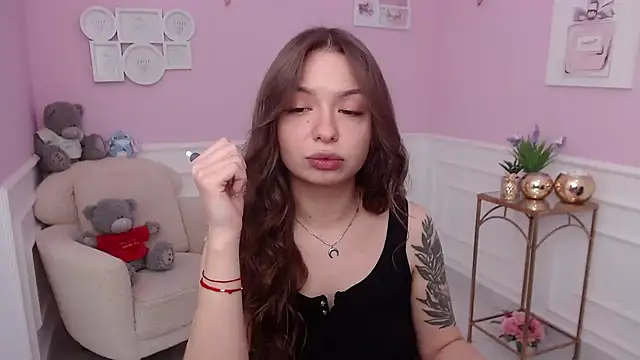 LucySkilar online show from 10/20/25, 04:36