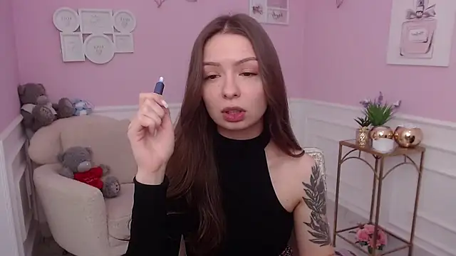 LucySkilar online show from 11/14/25, 05:22