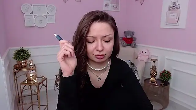 Snapshot of LucySkilar chatting on 02/15/26, 08:13 LucySkilar online show from 02/15/26, 08:13