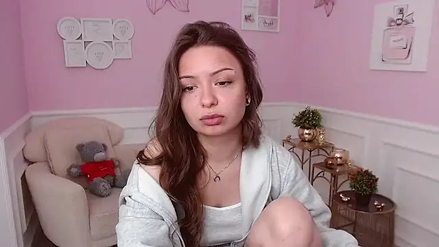 LucySkilar online show from 05/08/26, 04:16