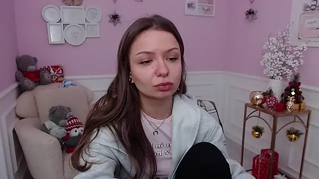 Snapshot of LucySkilar chatting on 01/06/26, 06:39 LucySkilar online show from 01/06/26, 06:39