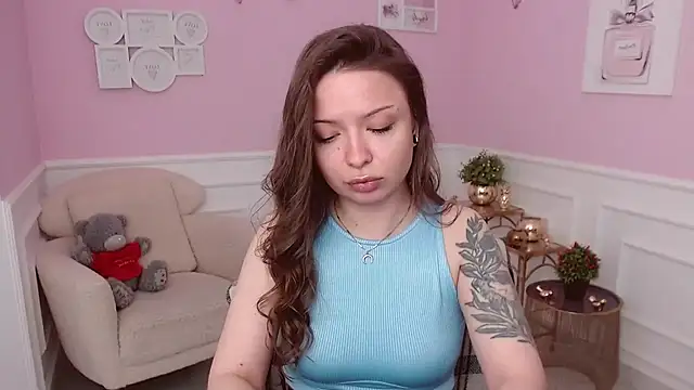 Snapshot of LucySkilar chatting on 04/07/26, 04:14 LucySkilar online show from 04/07/26, 04:14