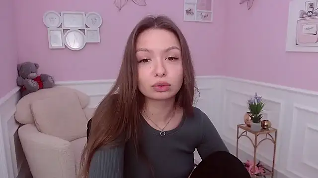 LucySkilar online show from 12/05/24, 09:22