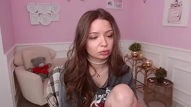 LucySkilar online show from 04/23/26, 04:08