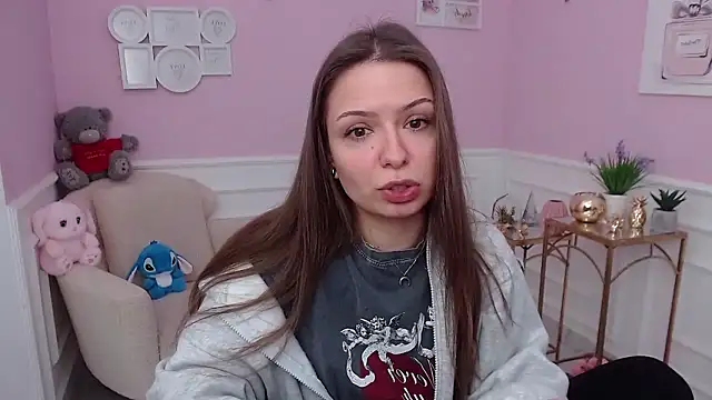 Snapshot of LucySkilar chatting on 01/19/26, 05:55 LucySkilar online show from 01/19/26, 05:55