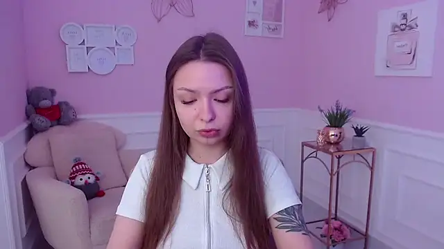 LucySkilar online show from 01/28/25, 05:22