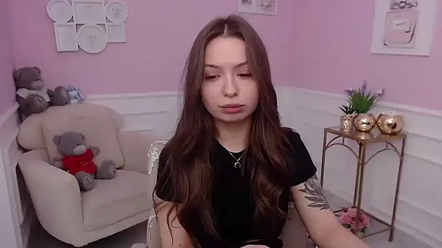 LucySkilar online show from 10/27/25, 05:41