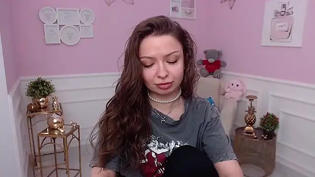 Snapshot of LucySkilar chatting on 02/03/26, 06:33 LucySkilar online show from 02/03/26, 06:33