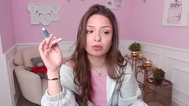 LucySkilar online show from 05/03/26, 04:17