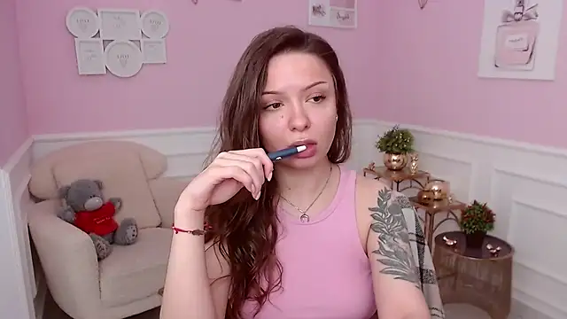 Snapshot of LucySkilar chatting on 04/03/26, 04:08 LucySkilar online show from 04/03/26, 04:08