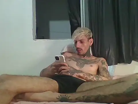 Snapshot of PitbullDiablo1 chatting on 10/30/25, 05:28 PitbullDiablo1 online show from 10/30/25, 05:28