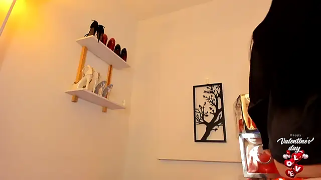 leslie k online show from 02/15/25, 04:47