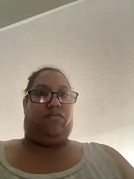 Snapshot of ebonyred chatting on 05/22/26, 01:31 ebonyred online show from 05/22/26, 01:31