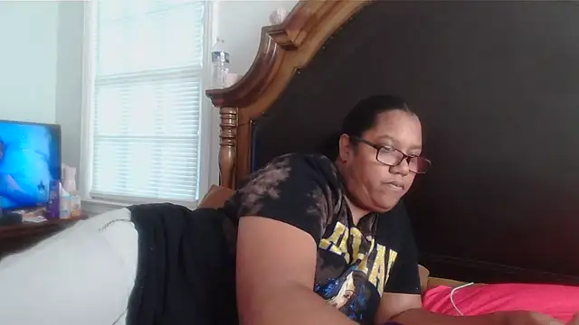 ebonyred online show from 11/06/25, 08:13