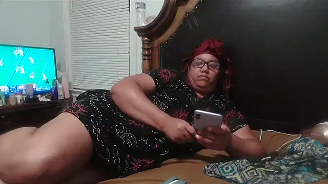 ebonyred online show from 10/19/25, 02:47