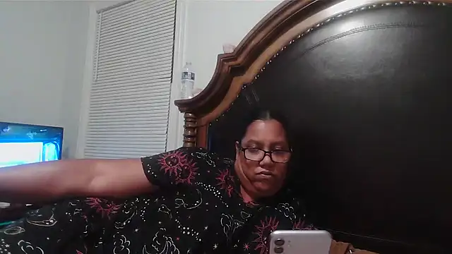 ebonyred online show from 10/24/25, 12:42