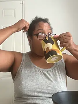 Snapshot of ebonyred chatting on 05/19/26, 02:02 ebonyred online show from 05/19/26, 02:02