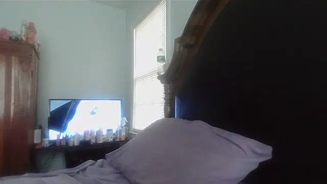 Snapshot of ebonyred chatting on 05/01/26, 01:27 ebonyred online show from 05/01/26, 01:27