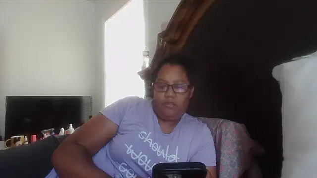 Snapshot of ebonyred chatting on 04/24/26, 02:41 ebonyred online show from 04/24/26, 02:41