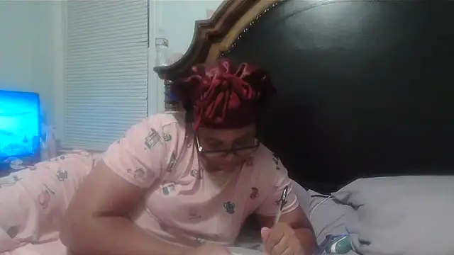 ebonyred online show from 10/16/25, 02:31