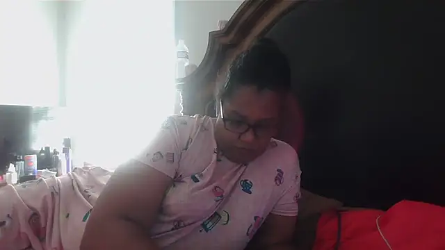 ebonyred online show from 11/20/25, 01:45