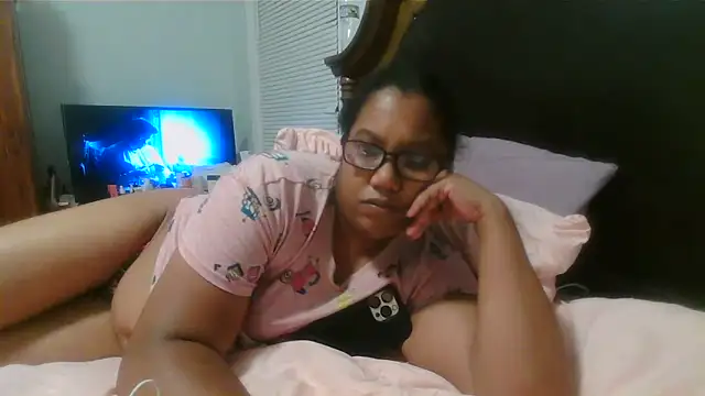 Snapshot of ebonyred chatting on 04/28/26, 02:27 ebonyred online show from 04/28/26, 02:27