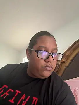 Snapshot of ebonyred chatting on 05/20/26, 02:47 ebonyred online show from 05/20/26, 02:47