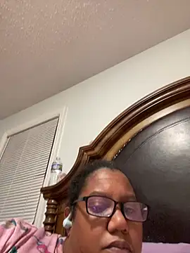 Snapshot of ebonyred chatting on 05/02/26, 01:33 ebonyred online show from 05/02/26, 01:33